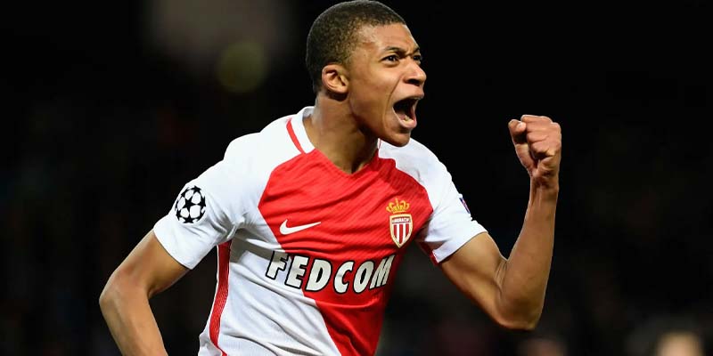 Mbappe tỏa sáng từ rất sớm